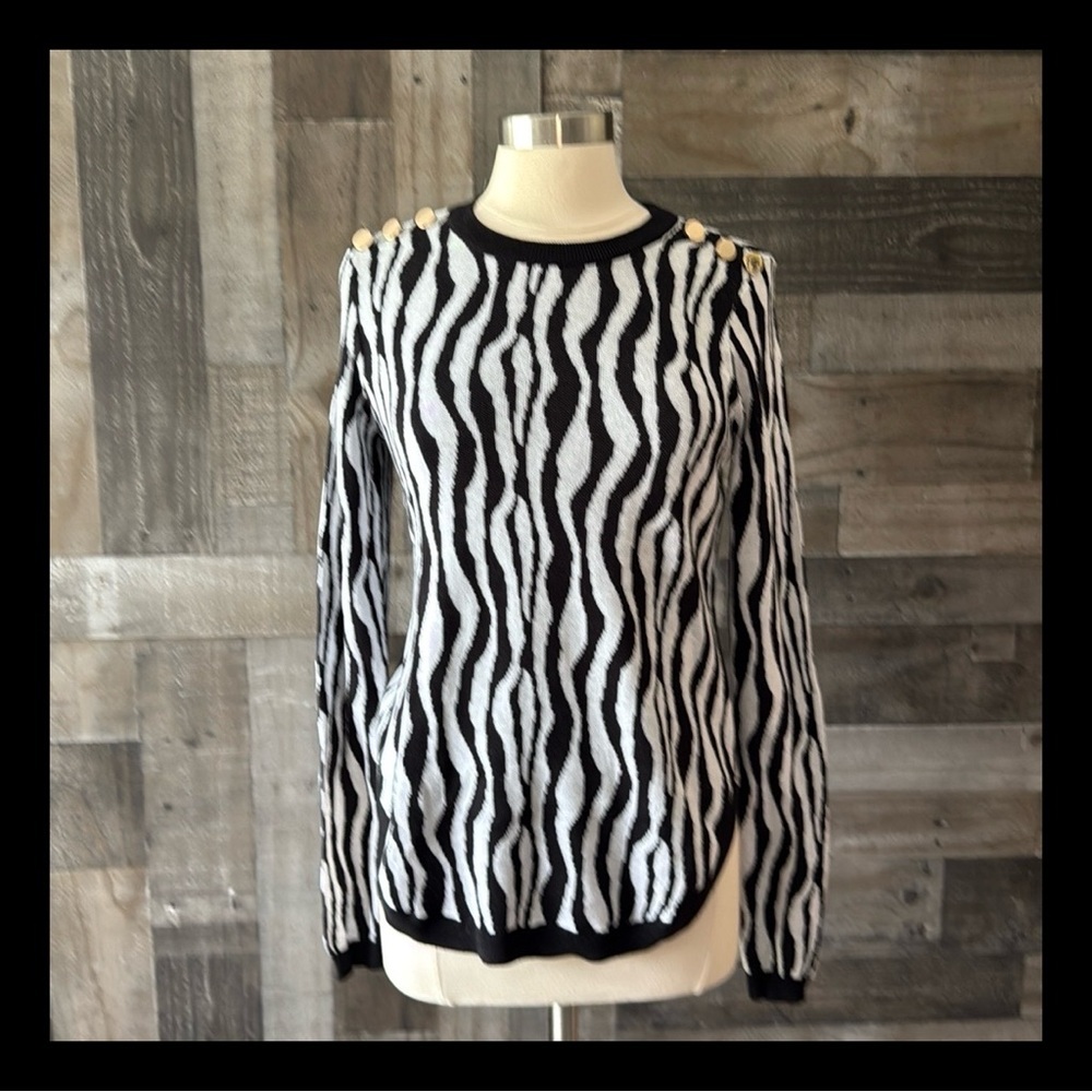 NWT! Black white zebra stripes top medium glam animal print low key luxe classic